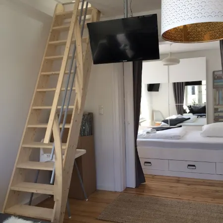 "Seelenstreichler" - 54 sqm with large sunny balcony and wood-burning fireplace - central