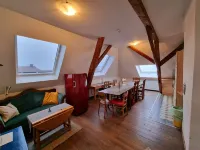 Ferienwohnung Jesus - Großzügiges Loft mit Blick auf Burg und Kirchturm فنادق في Kevelaer