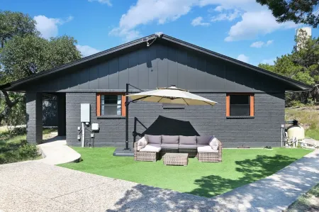 Stunning Remodeled Vacation Home in Leon Springs, San Antonio