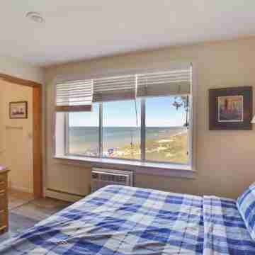 Asher's Lake Michigan Premier 2 BR Beachfront Penthouse Condo - Book today!! Rooms