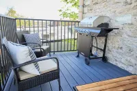 Beautiful 3 bed 2.5 bath condo w/pullout sofa in downtown Utica