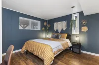 Luxury Living-Kirkland: Stylish Home - Prime Spot! Hotels near Waverly Beach Park