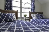 "Upper Magnolia"- Nice 2 Bed Apt Fully Remodeled and Stocked