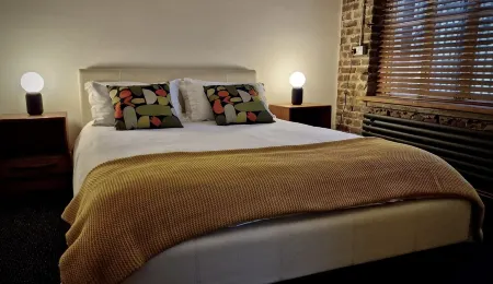 Spacious Industrial Apartment in the Vibrant America Ground Close to the Beach.