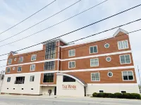 Marina View/Rooftop deck! Walk to Silver Beach/downtown! 2 Restaurants nextdoor Hotels near The Candlestick Maker