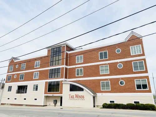 Marina View/Rooftop deck! Walk to Silver Beach/downtown! 2 Restaurants nextdoor