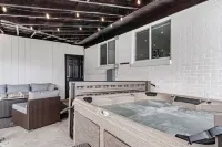 Spacious Mountain Modern Getaway - Hot Tub, Home Theater & Fire Pit