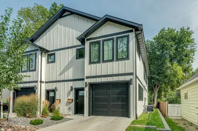 Newly Built Downtown Townhome 2 Hotels near JOANN Fabric and Crafts