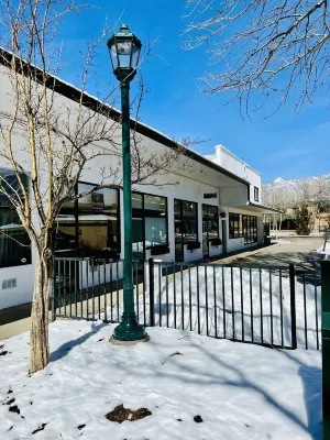 Modern Luxury! Central Downtown Condo with parkingLicense #6072) - Gym