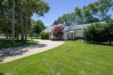 Hampton’s Haven: Heated Pool, Hot Tub & Gameroom! 2 Miles to Rogers Beach