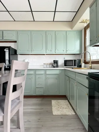 2 KING BR/1BA In Evansville, IN Fenced in Yard. Fast wifi.  Washer and Dryer