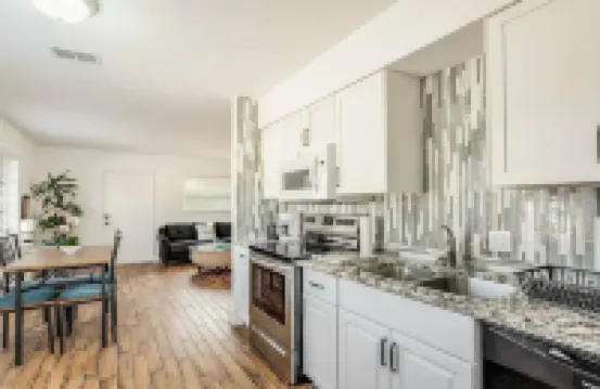Quiet Naples Home: Walking Distance to Downtown. Pet Friendly!