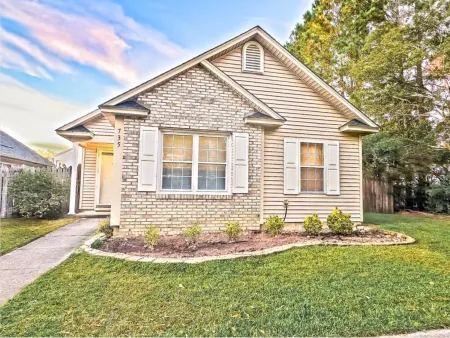 Middle of Wrightsville Beach and Downtown!