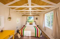 Olympic Retreat:3 BR, detached cottage & hot tub close to Olympic National Park!