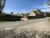 6 Bed, 4 Bath, Cottage in the Cotswolds with Wood Fired Hot Tub. Sleeps 11-14