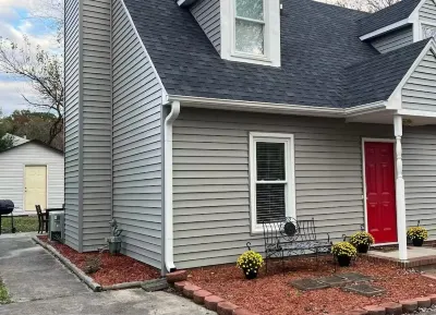 Spacious Charming 3-bedroom house with WiFi and AC in Burlington Отели рядом с достопримечательностью «Юниверсити Коммонс»