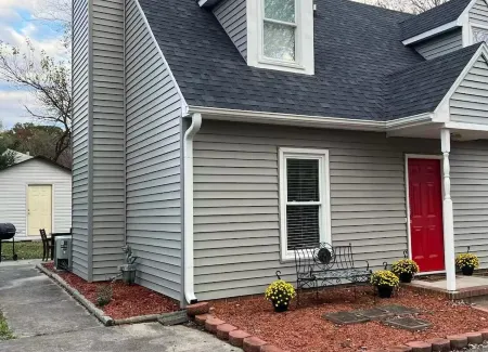 Spacious Charming 3-bedroom house with WiFi and AC in Burlington