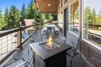 Secluded 4-bedroom Cabin Retreat with Game Room, AC, Hot Tub and Amazing View