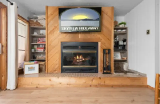 Winter Adventure Retreat - Ski Views, New King Beds, Fully Loaded Kitchen!