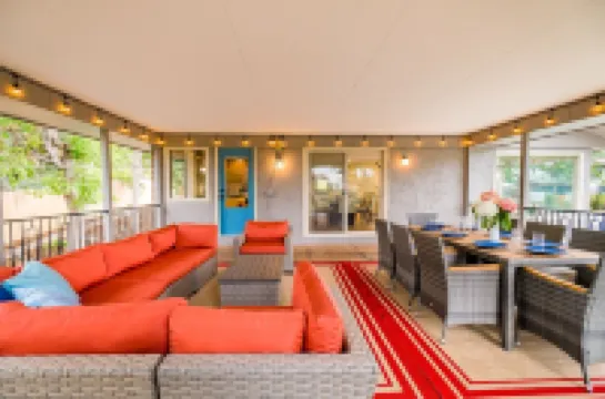 Luxury Home with 8 beds Hot Tub and an Awesome Deck!