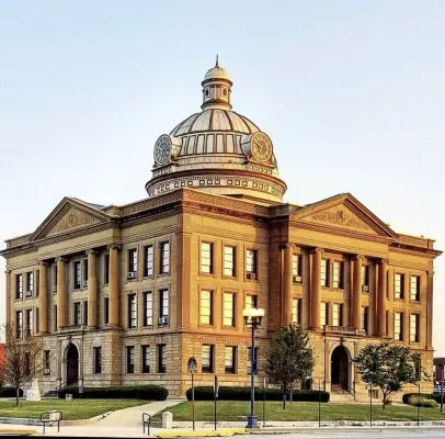 Historic Downtown Lincoln's Loft<br>Derby Suite - Lincoln, IL
