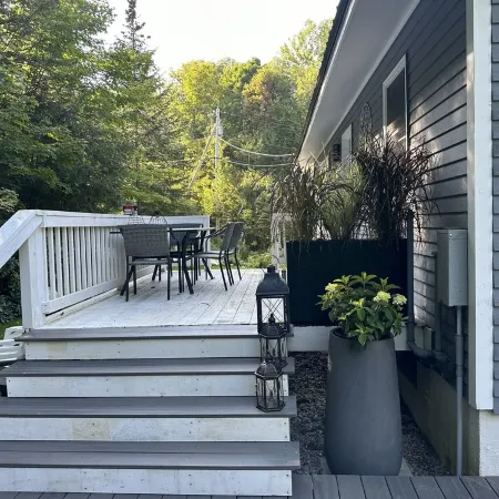 Relaxing Mountain Setting w/Private Hot Tub, 5 Minutes to Okemo. Pet Friendly!