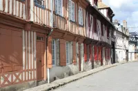 apartment in Honfleur city center with parking