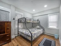 Beautifully Restored 6BR in the heart of Windham Hotels in Windham