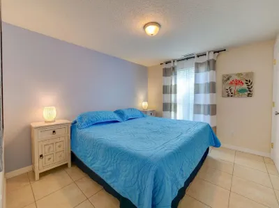 POOL VIEW   King bed  Walk to beach   Covered porch overlooks pool DAILY RATES Hotels near Oscar Scherer State Park