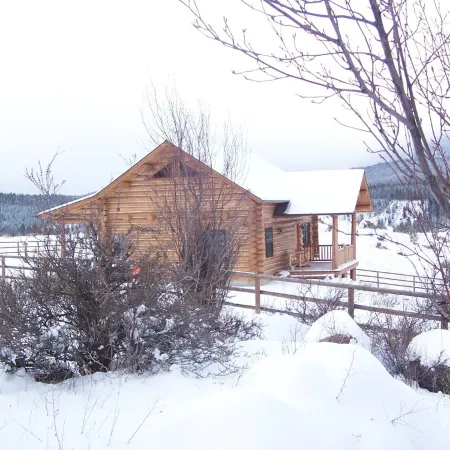 Authentic Quaint Log Cabin on 2400 Private Acres w/ Stellar Views & Hot Tub