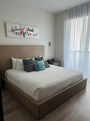 Stylish Oceanview  apartment in Hollywood Beach + 2 free bikes - สระว่ายน้ำบนดาดฟ้า
