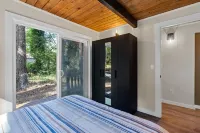 FREE Hot Tub Use + LV 2 EV Charging! Cozy Cabin - 5 min from Belfair State Park