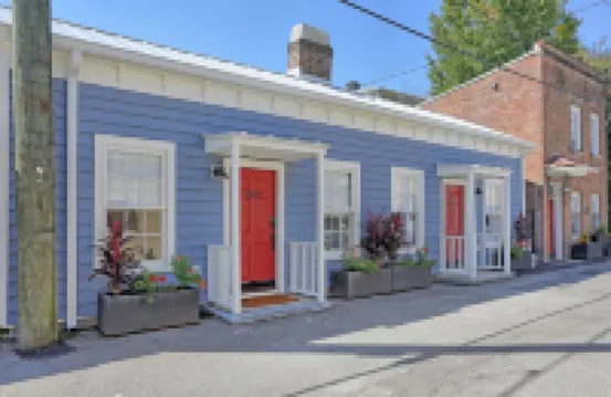 Newly built 1/1 Historic district Apartment