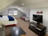 Spacious 3-Story Home, 4 bedrooms, Sleeps 12, Easy Trailer Parking