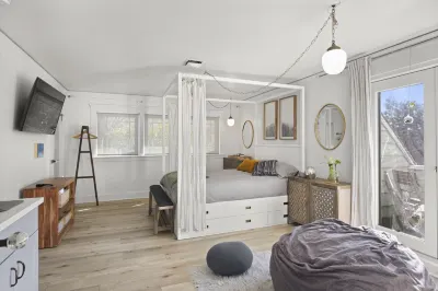 The Zen Den - Stockton, Ca Hotel in zona Delta College Football field