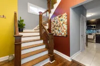 Stylish 3bd w/ backyard patio mins from Downtown! Hôtels à : Maywood