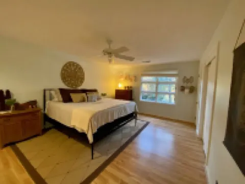 Lake Front Cottage w/Dock-Sleeps 10-1Story-Relax-Dog Friendly