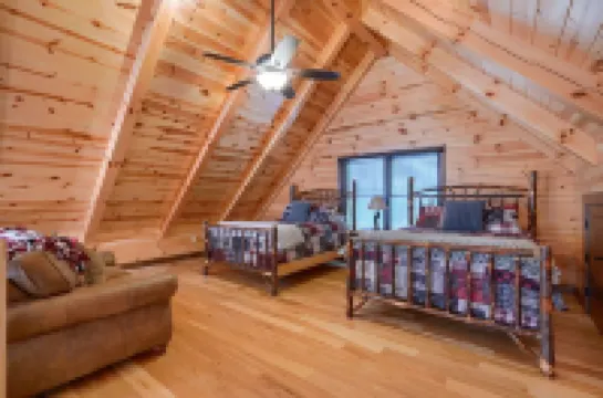 Rose's Retreat at Trickle Creek Log Cabins