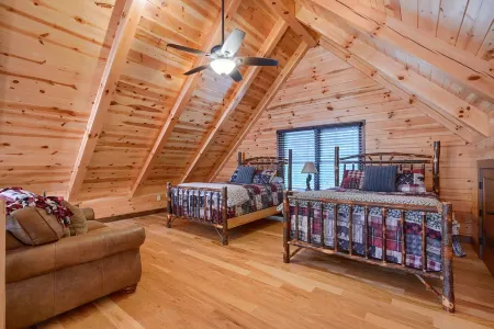 Rose's Retreat at Trickle Creek Log Cabins