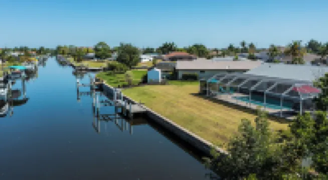 Heated Pool, Canal Front, Kayaks - Paradise Awaits!