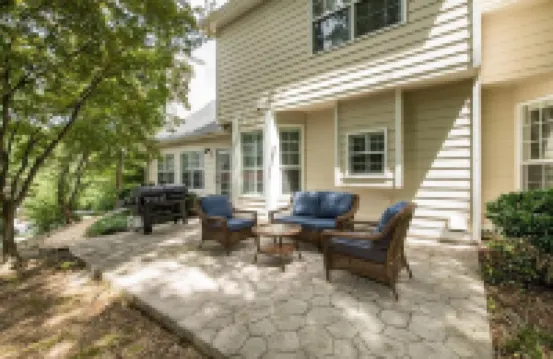 NEW Southern Charm ATL 4 Bdr/3 Bath Executive Home
