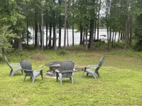 Unique lakefront 3 BR cabin directly on Lake Hartwell! 20 min drive to Clemson! Shores of Asbury RV Resort 주변 호텔