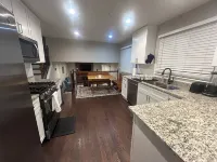 PROMO 10% WEEKLY 15% MONTHLYOFFCozy Family Retreat: King Beds, Garage, Fast WiFi Hotels near Sheffield Park