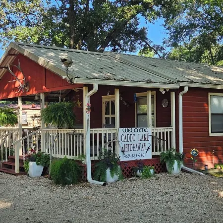 Cabin Like Setting on Secluded Wooded Property 5 Minutes from Caddo Lake