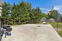 The Believeland Bungalow - Bungalows