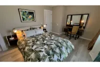 Vista Palma - Modern Oasis w/Hot Tub 4min fm JTNP Hotels near Rite Aid