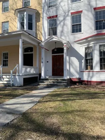 Park Place Row House Unit 3 Отели в г. Женева