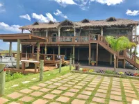 House on the bay. Fishing, crabbing, boating, kayaking close to Galveston.
