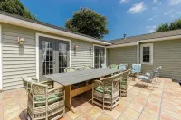 Charming Bay House, Located Off Ocean Dr, Porches & Large Gardens