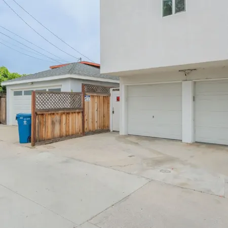 Cheerful 2 Bedroom Steps to the Sand